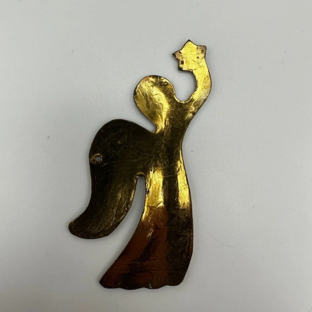 Vintage 70s Hammered Brass Angel Holding Star Ornament Art Christmas Jewelry Y2K